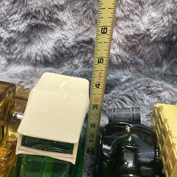 Vintage AVON 4 Car Cologne Bottles Empty Green and Amber Glass - Picture 15 of 16
